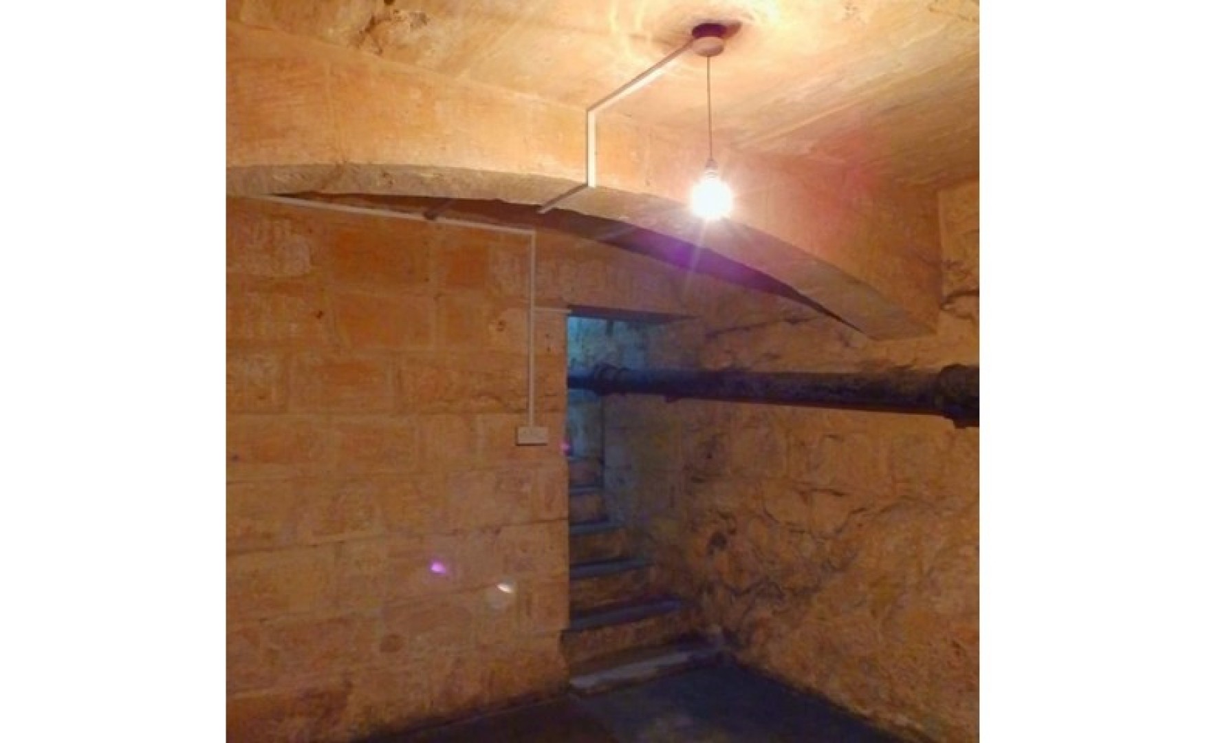 Shop to let in Malta: Bormla class 4B property for rent
