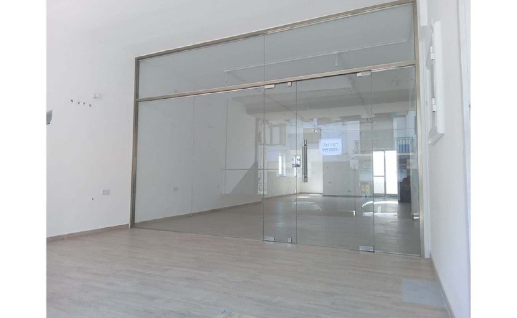 Shops for rent in Malta: 90sqm outlet for rent in Mellieha