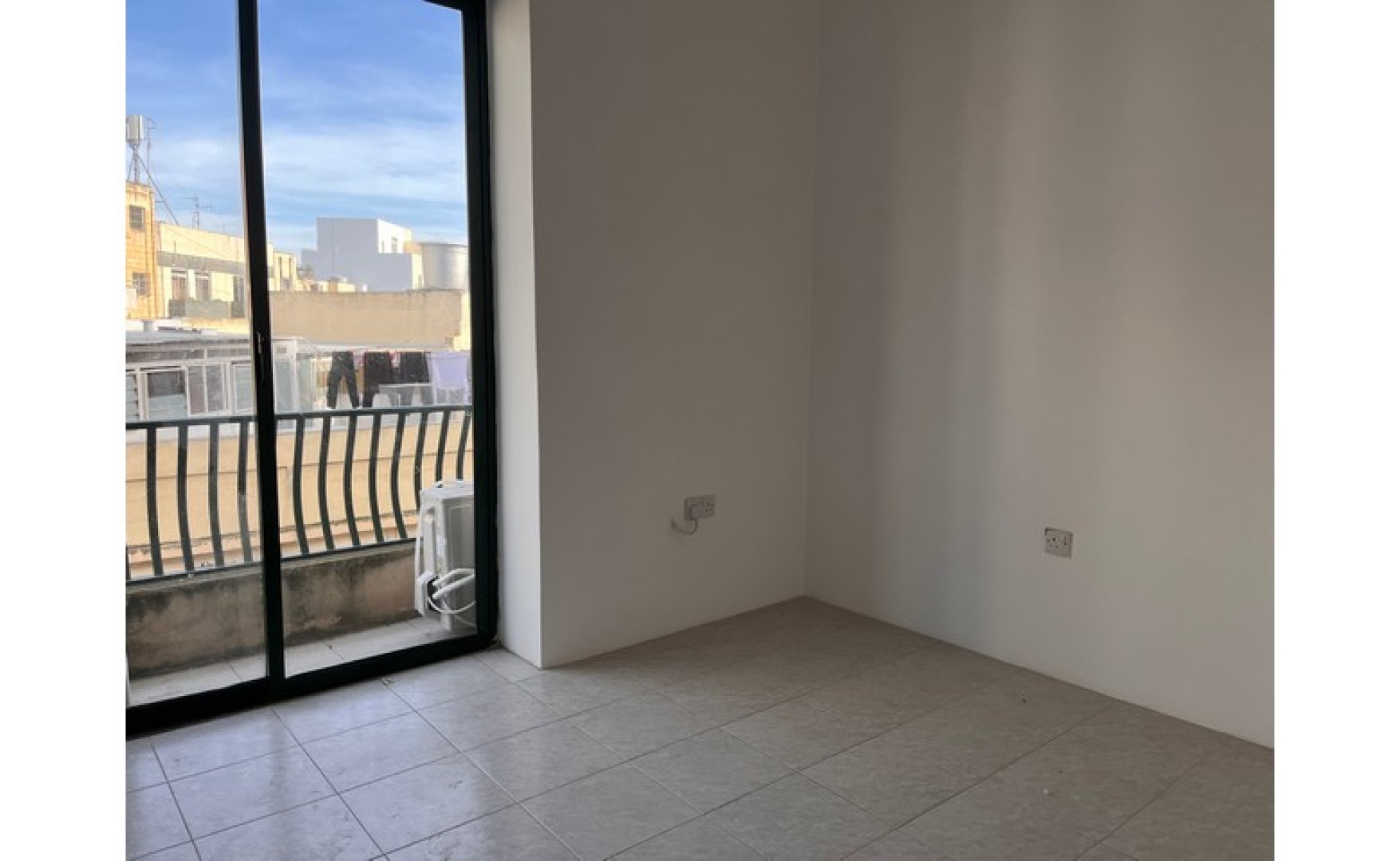Shop /Office to let Malta: San Gwann 120sqm commercial premises