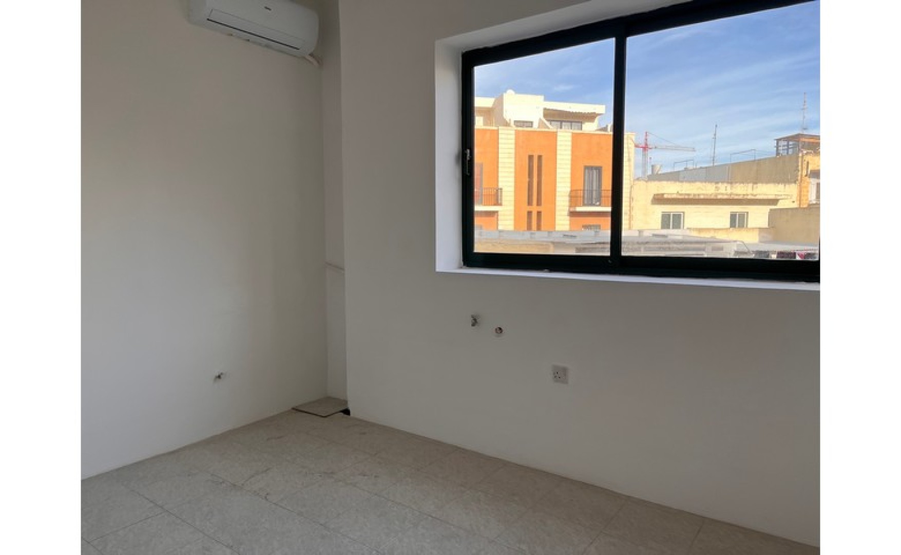 Shop /Office to let Malta: San Gwann 120sqm commercial premises