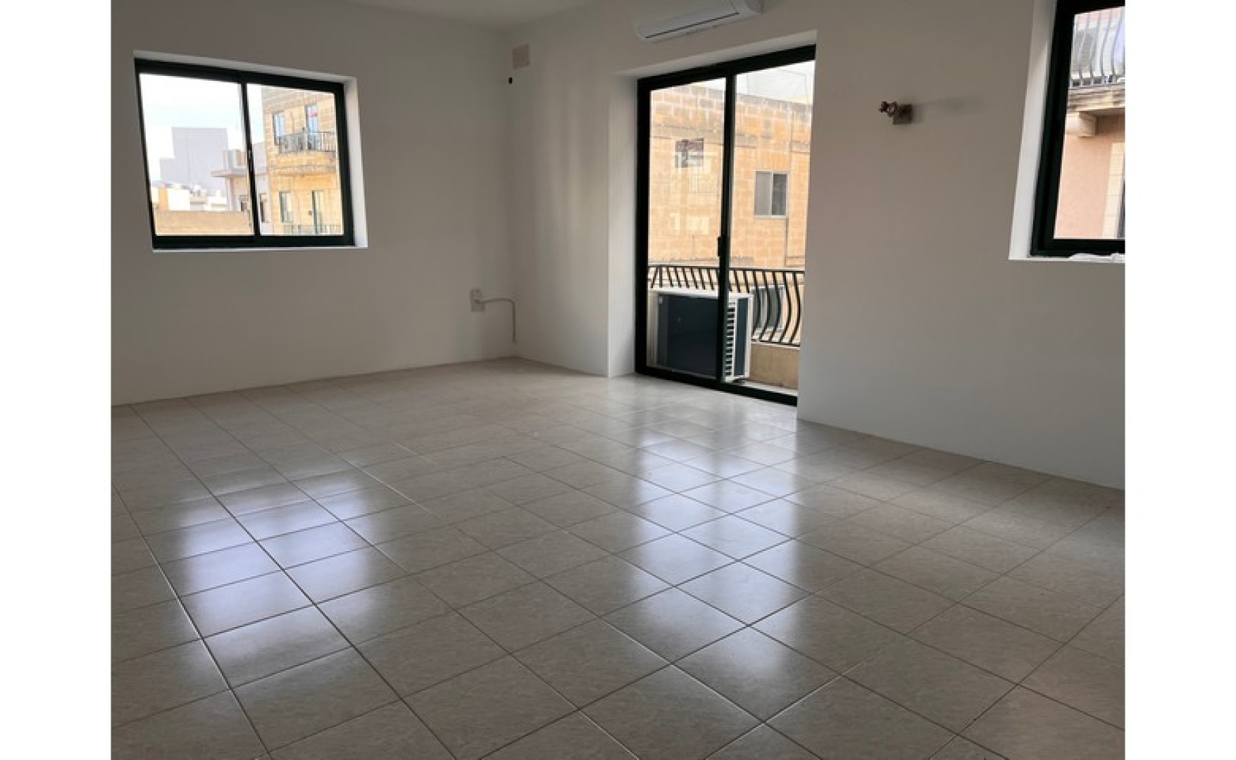 Shop /Office to let Malta: San Gwann 120sqm commercial premises