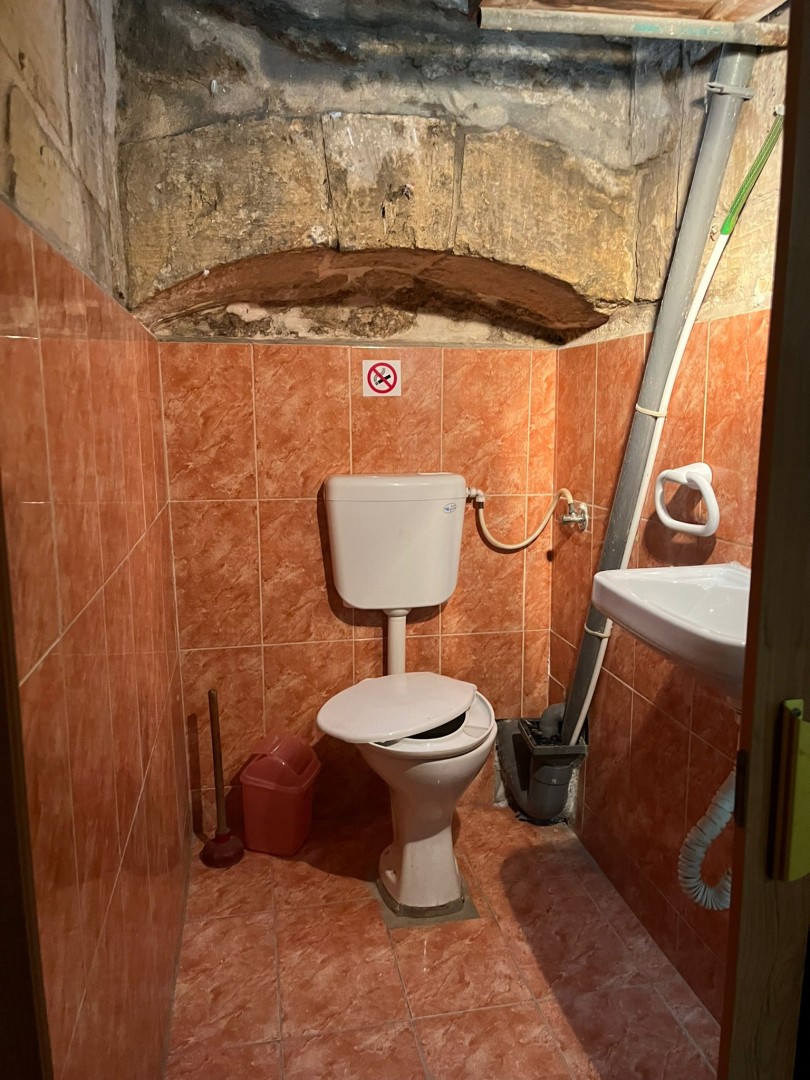 Shops for rent in Malta: Corner 40sqm commercial premises in Valletta