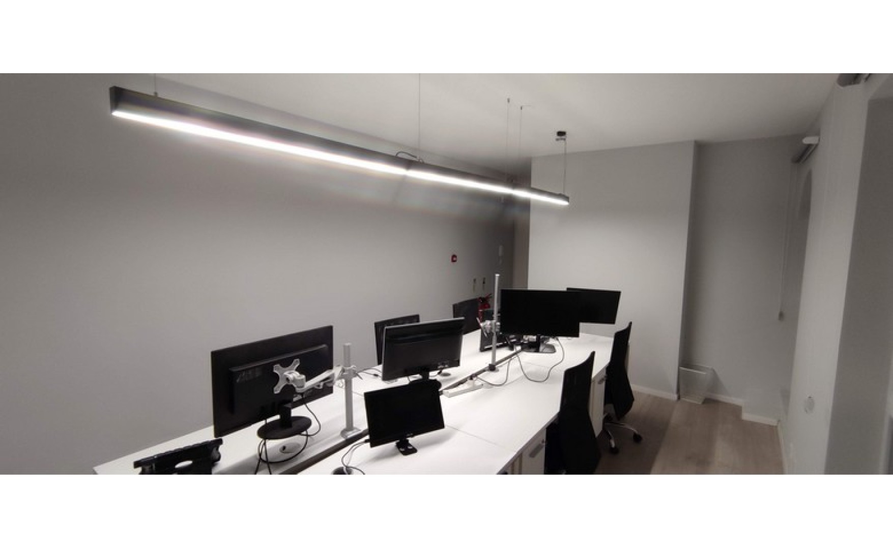 Office to let Malta: Qormi office desk for rent for 1 person