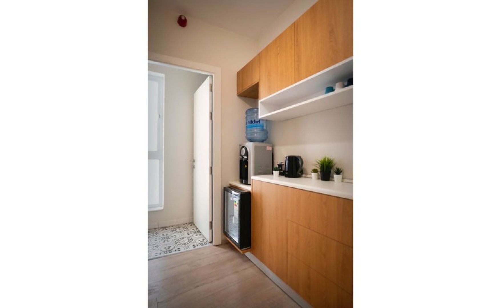 Office to let Malta: Qormi office desk for rent for 1 person