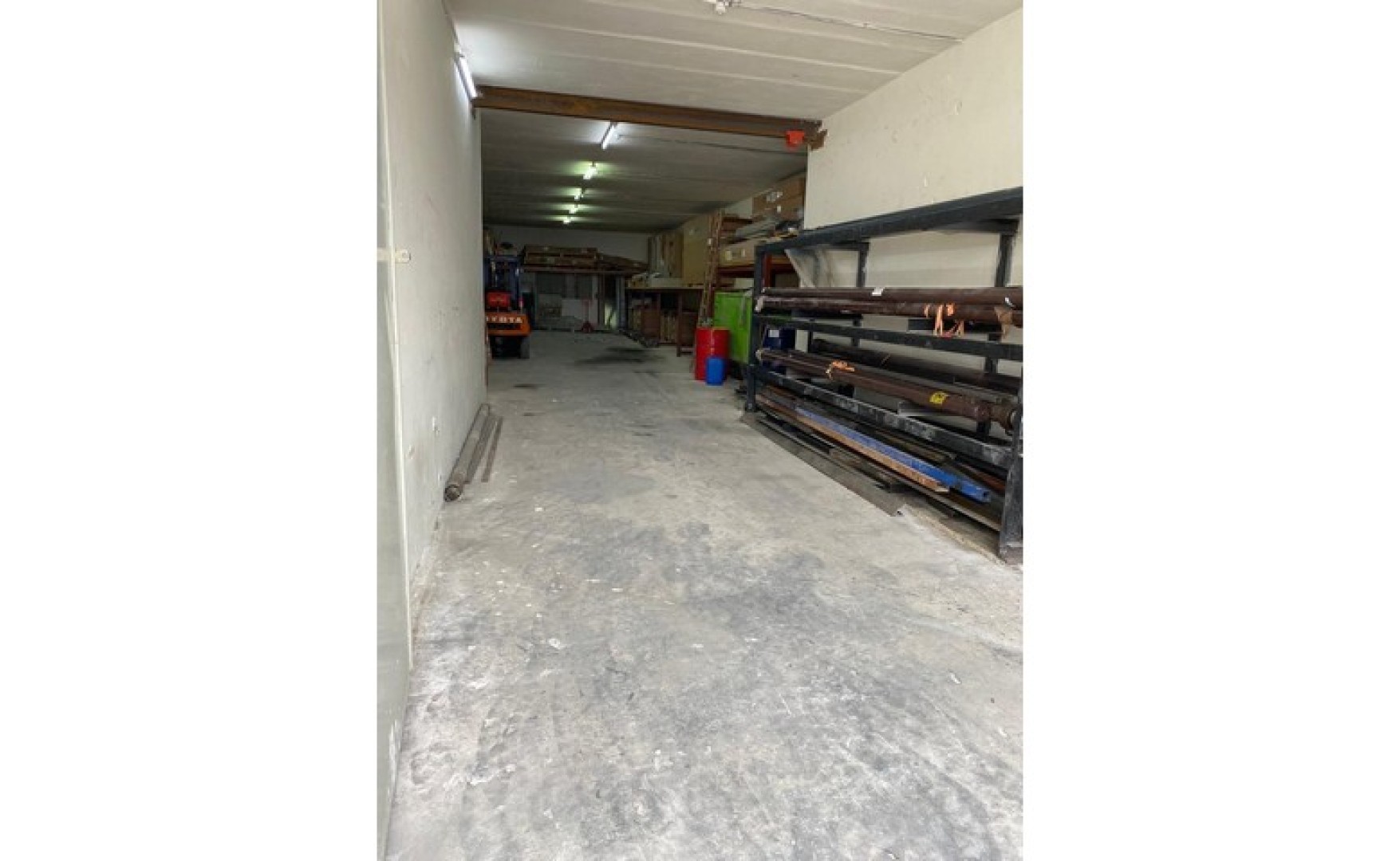 Real estate Malta: 190sqm large garage for rent in San Gwann