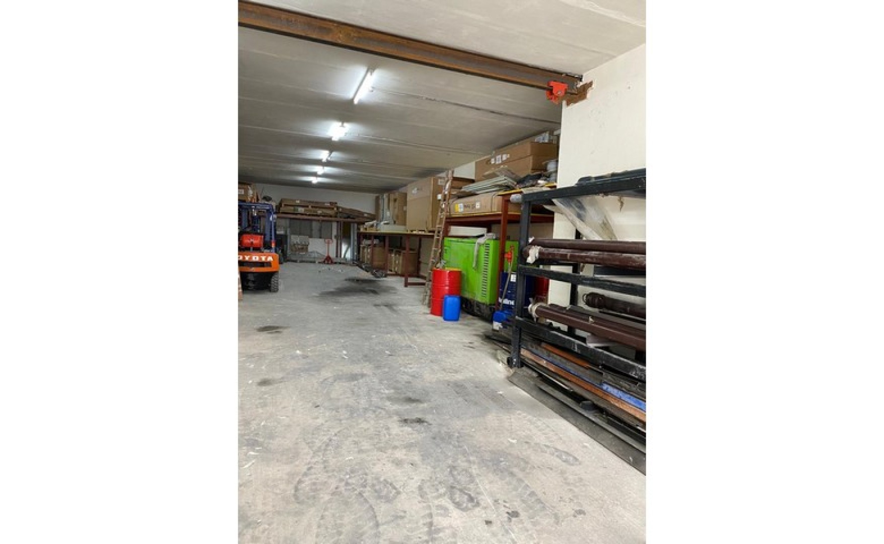 Real estate Malta: 190sqm large garage for rent in San Gwann
