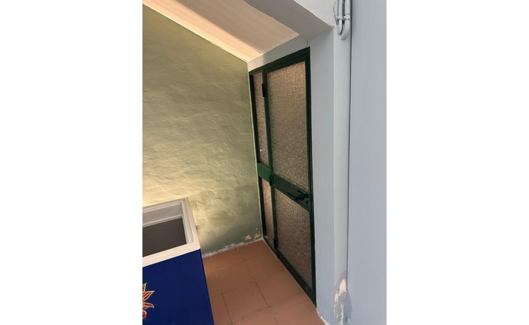 Shops for rent in Malta: Hamrun 100sqm premises to let on the main road
