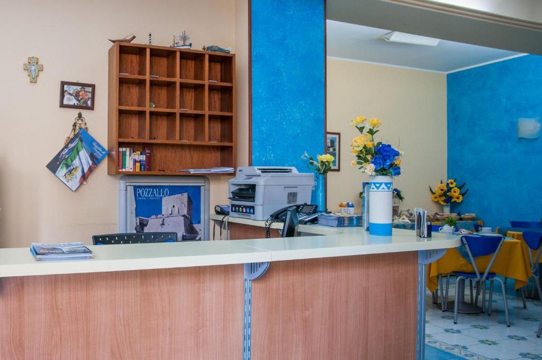 Sicily Hotel: 10 Beds, Sea Views, Rooftop, & Garden