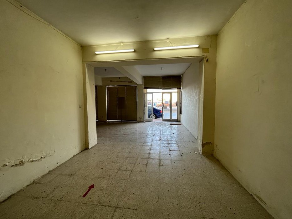 Balluta seafront shop / office for rent with an area of 225sqm