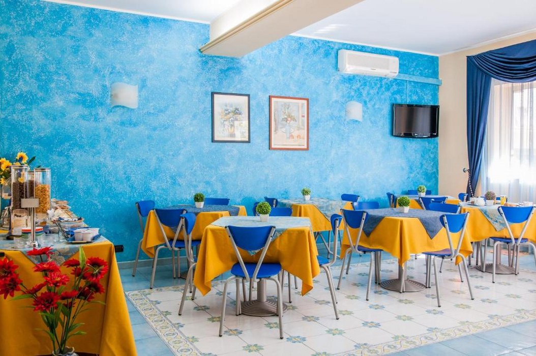Sicily Hotel: 10 Beds, Sea Views, Rooftop, & Garden