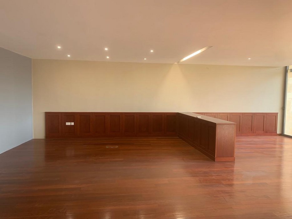 136sqm penthouse office for rent in Birgu