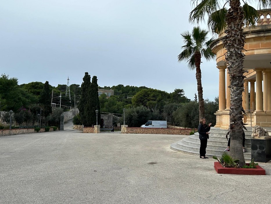 Exclusive Wardija Villa with Expansive Gardens