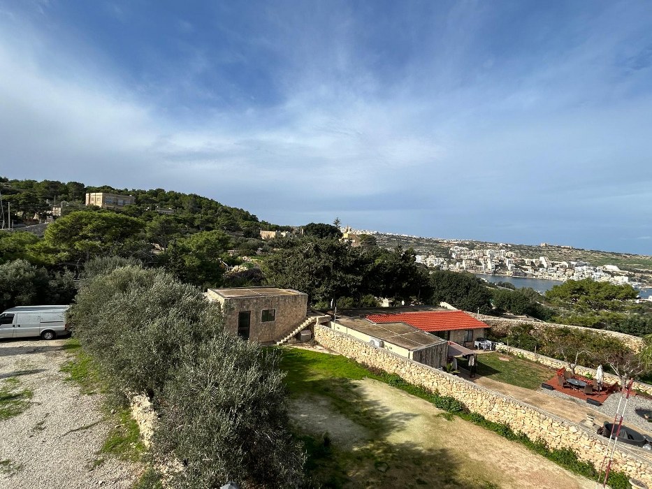 Exclusive Wardija Villa with Expansive Gardens