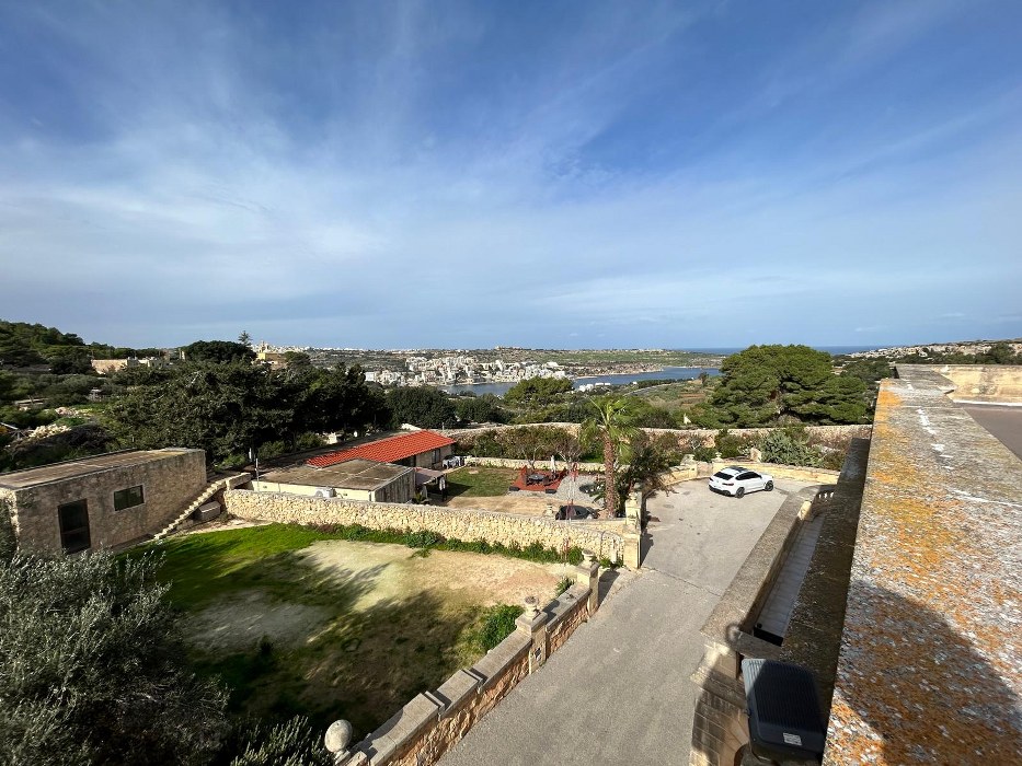 Exclusive Wardija Villa with Expansive Gardens