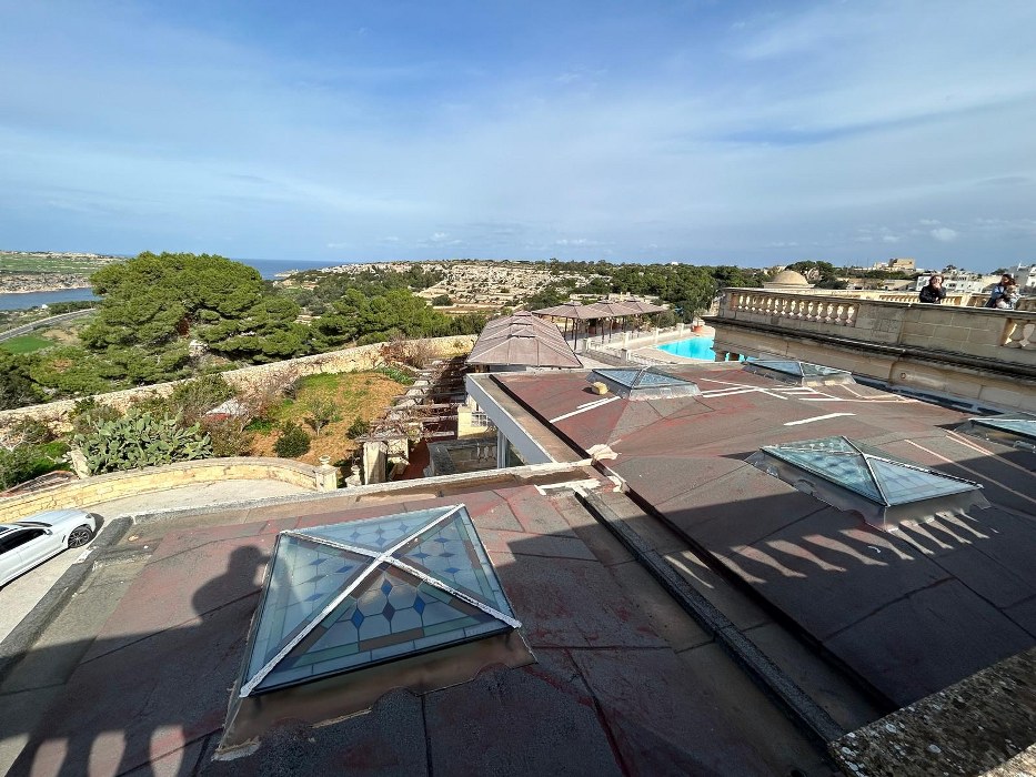 Exclusive Wardija Villa with Expansive Gardens