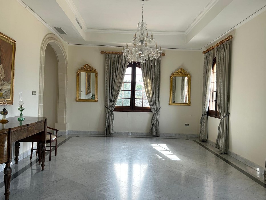 Exclusive Wardija Villa with Expansive Gardens