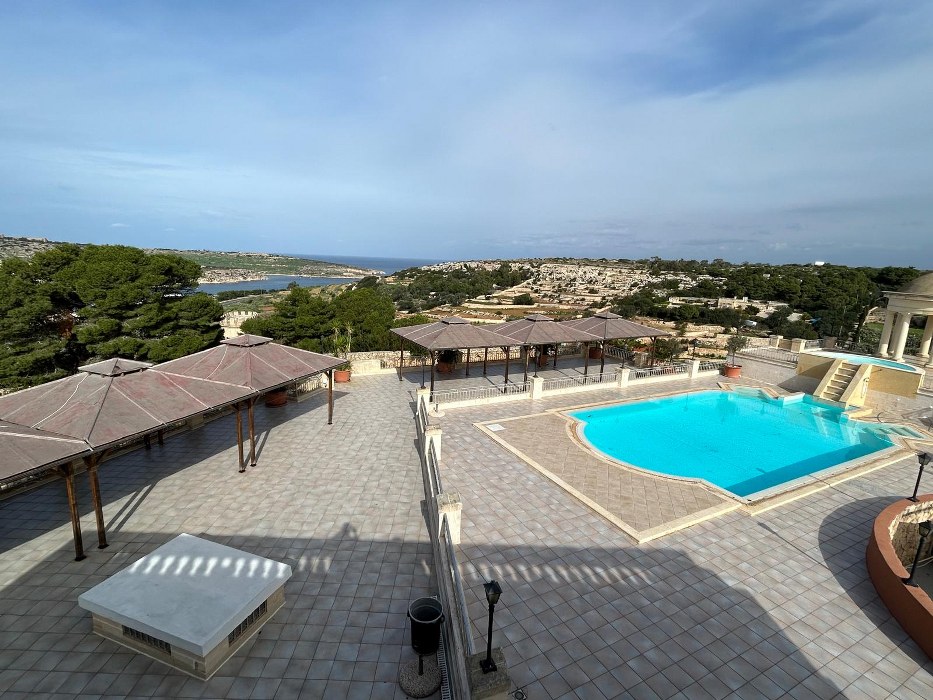 Exclusive Wardija Villa with Expansive Gardens