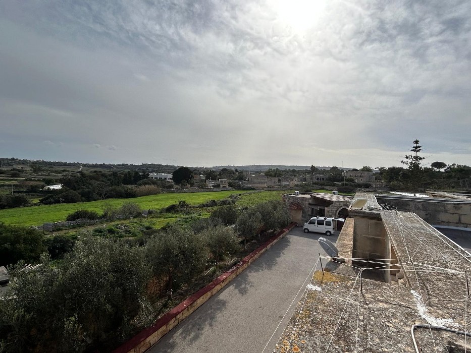 Exclusive Wardija Villa with Expansive Gardens