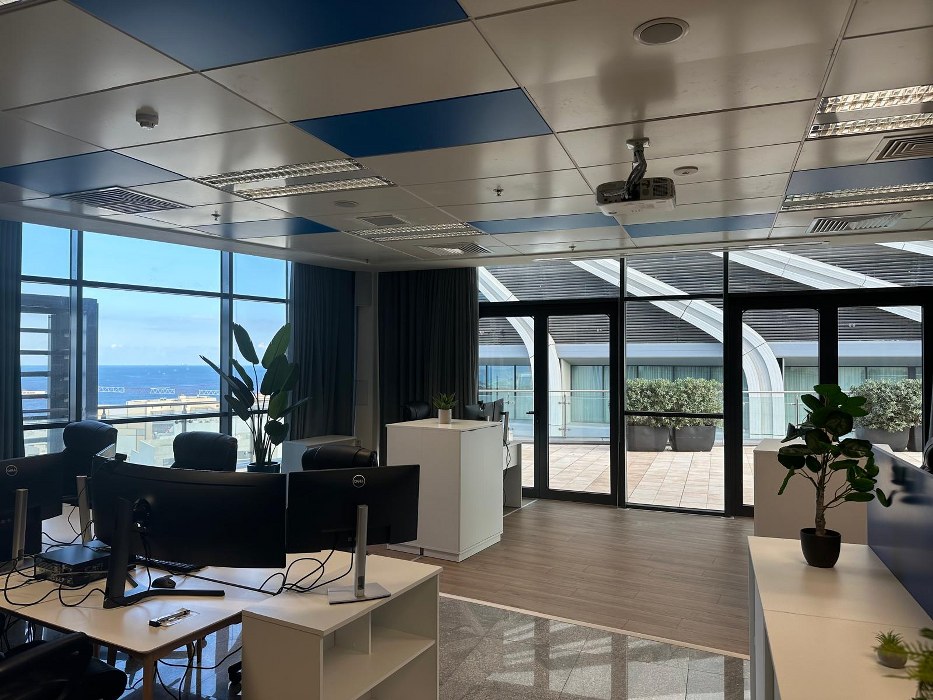 Premium Level 9 Office with Outdoor Area in Mercury Towers