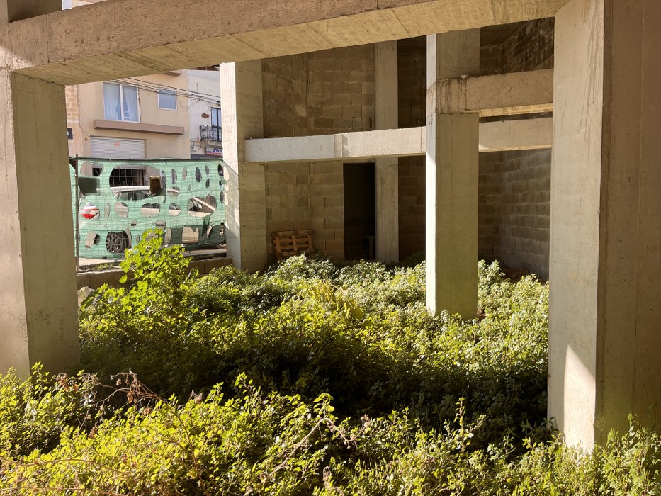 Shops for rent in Malta: 700 SQM large showroom on three floors
