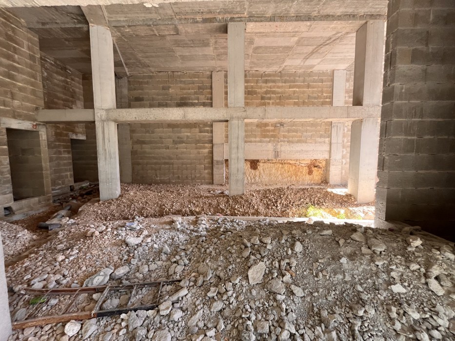 Shops for rent in Malta: 580sqm large showroom on two floors