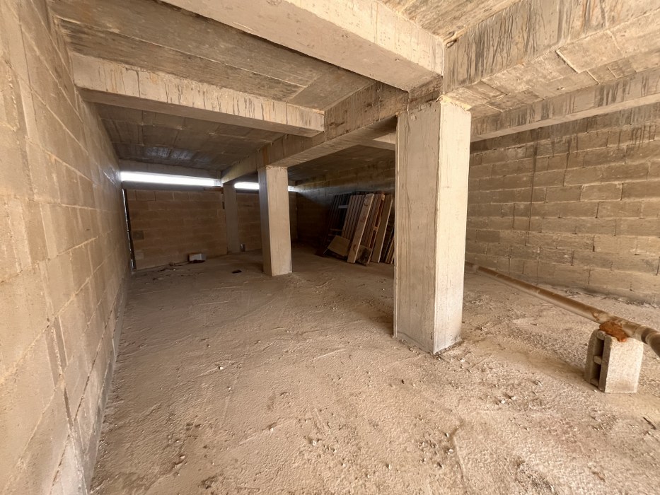 Shops for rent in Malta: 580sqm large showroom on two floors