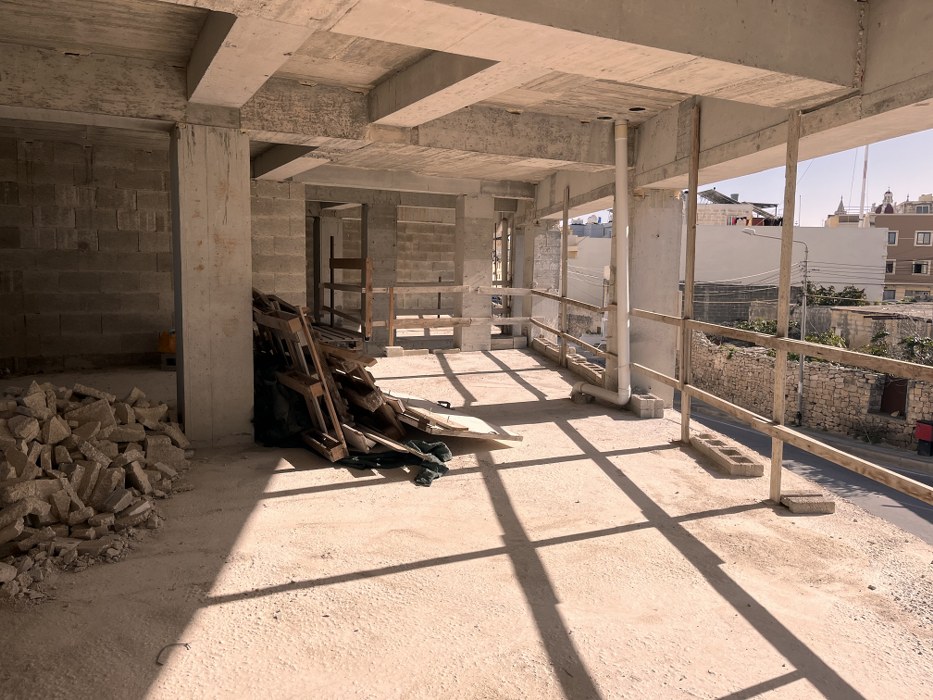 Shops for rent in Malta: 580sqm large showroom on two floors