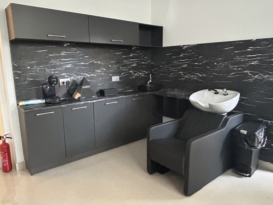 Shop to let Malta: St Julian's street level shop / office to rent