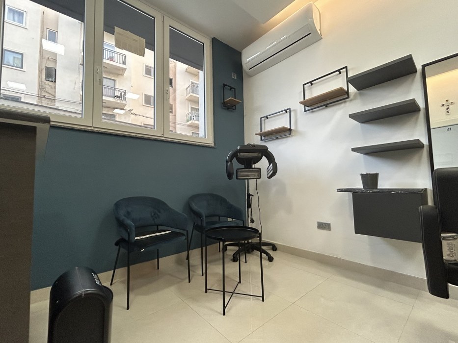 Shop to let Malta: St Julian's street level shop / office to rent