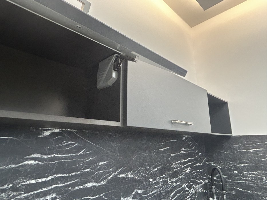 Shop to let Malta: St Julian's street level shop / office to rent