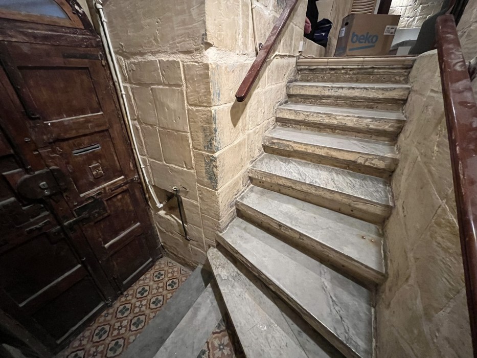 Historic Valletta Studio with Maltese Balcony Near St. John's Co-Cathedral