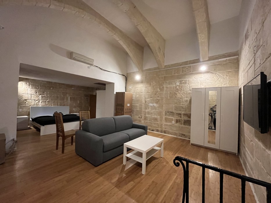 Historic Valletta Studio with Maltese Balcony Near St. John's Co-Cathedral