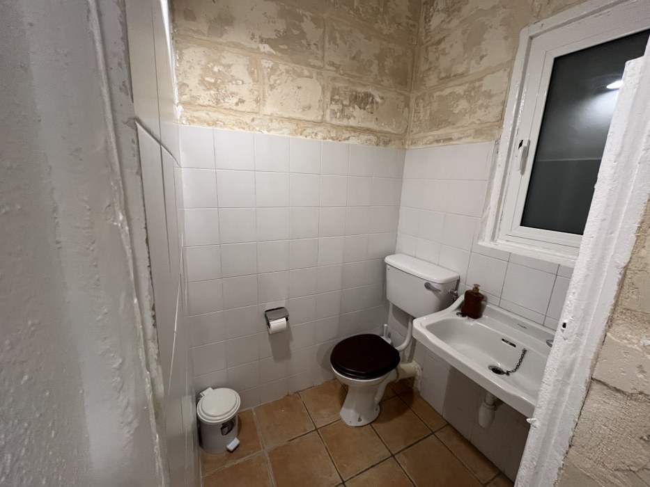 Historic Valletta Studio with Maltese Balcony Near St. John's Co-Cathedral