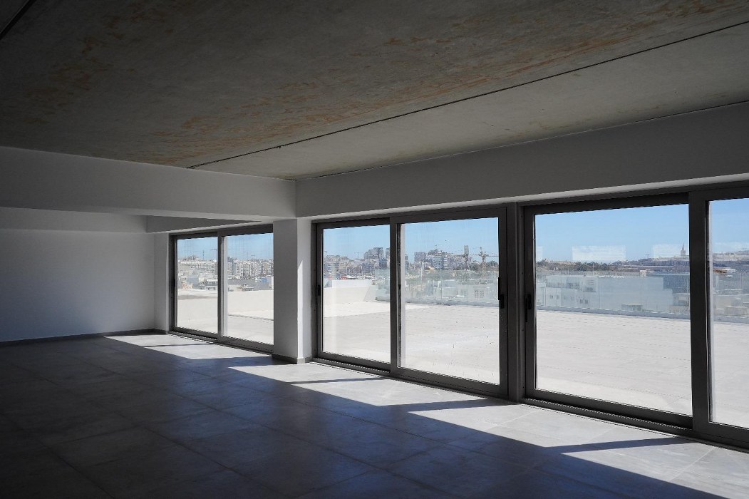 Penthouse Office that Consists of 525sqm for rent in Gzira