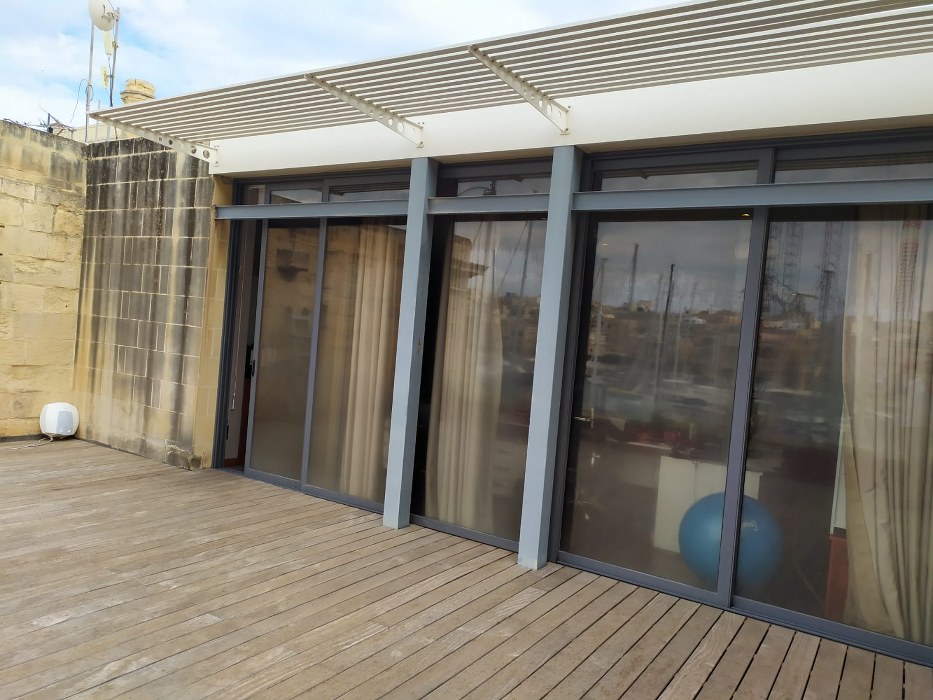 136sqm penthouse office for rent in Birgu