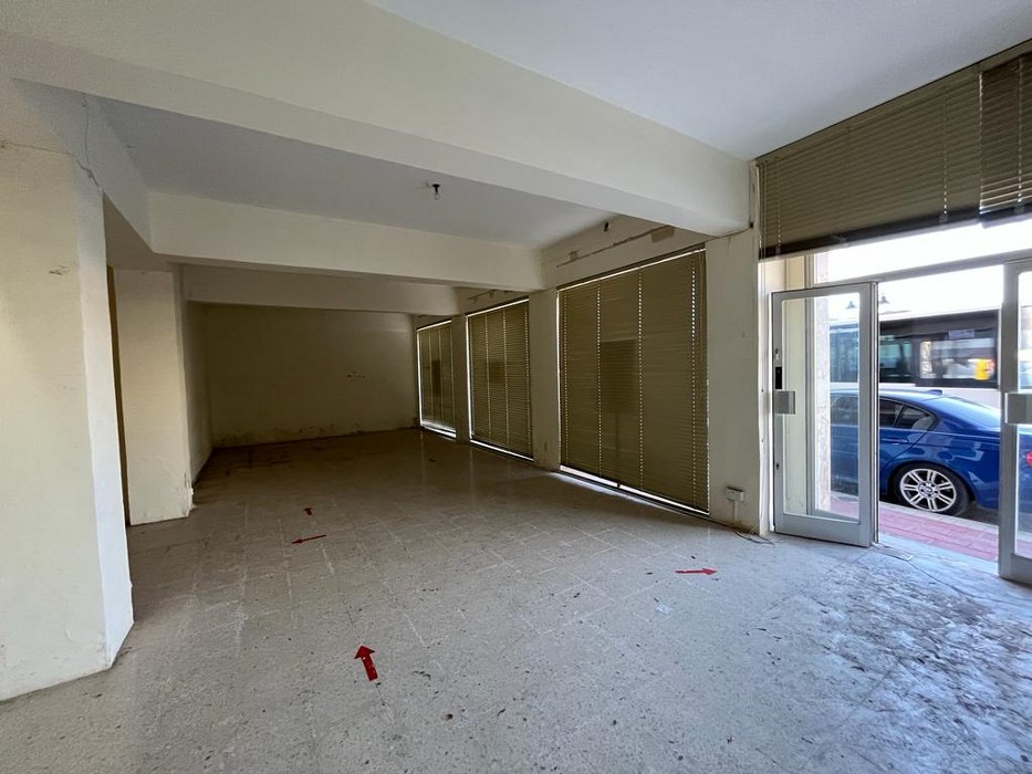 Balluta seafront shop / office for rent with an area of 225sqm