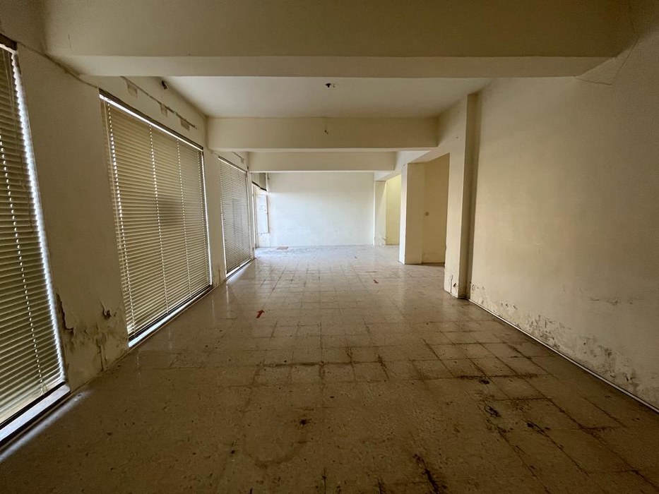 Balluta seafront shop / office for rent with an area of 225sqm