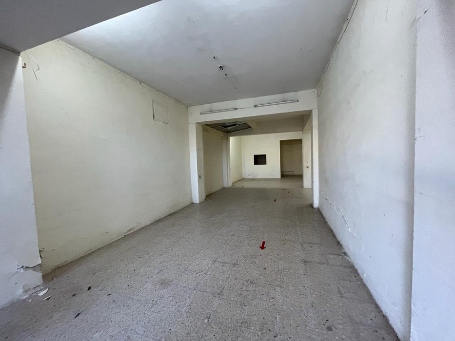 Balluta seafront shop / office for rent with an area of 225sqm