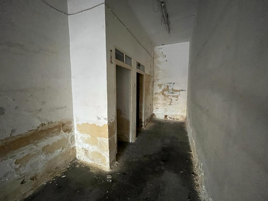 Balluta Seafront TakeAway for rent with class 4D