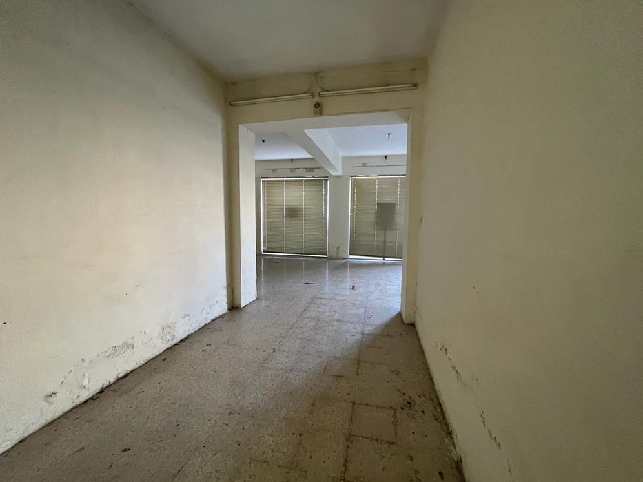 Balluta seafront shop / office for rent with an area of 225sqm